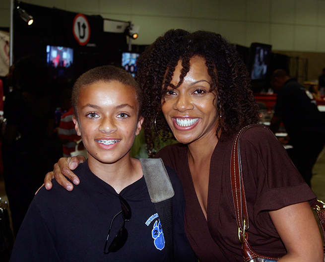 Wendy Raquel Robinson and fan at Black Business Expo