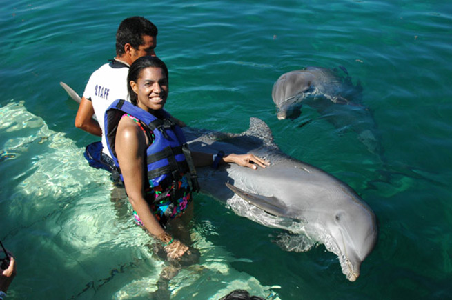Jeanette Valentine with Flipper