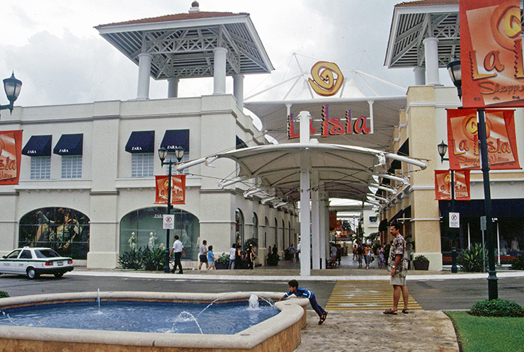 La Isla Shopping Center, Cancun Travel Tips