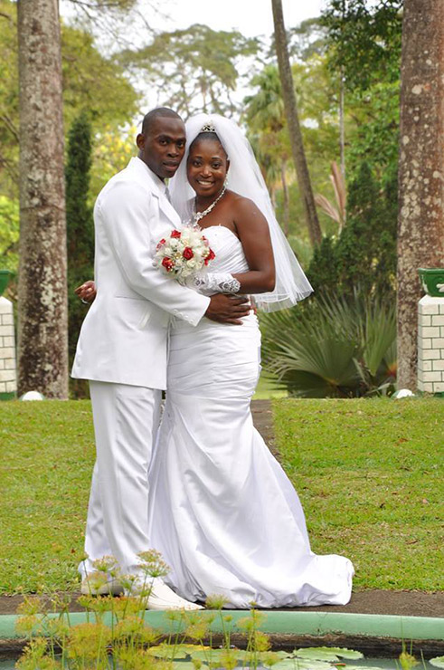 Newly married couple in St. Vincent Botanical Garden