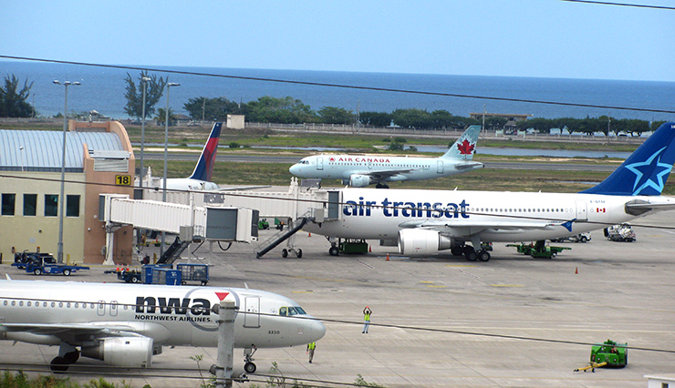Montego Bay , Transportation, airplanes
