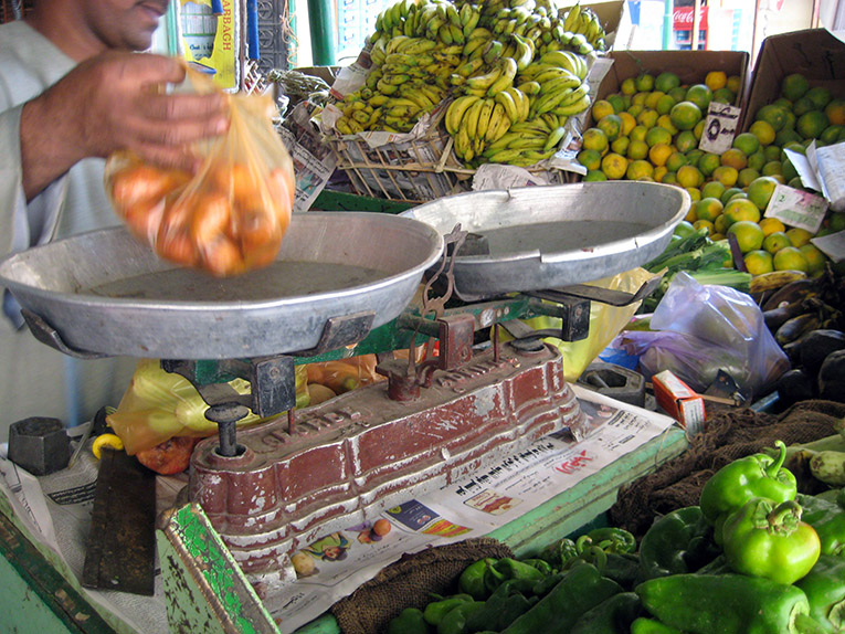 A Luxor grocer weighing fruit